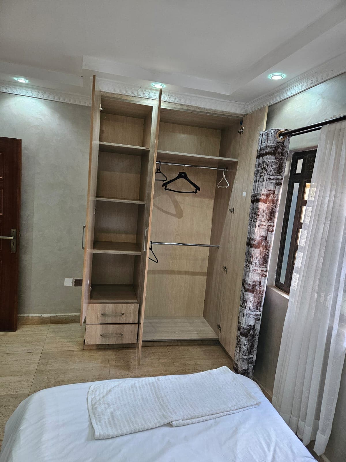 Olive Cabin 8